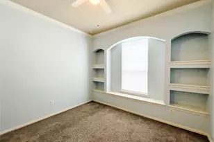 552 Kerry St, Crowley, TX 76036 - Photo 10