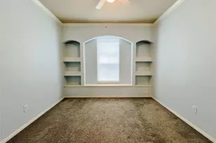 552 Kerry St, Crowley, TX 76036 - Photo 8