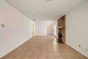 320 W Congress St, Denton, TX 76201 - Photo 8