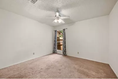 320 W Congress Street, Denton, TX 76201 - Photo 24