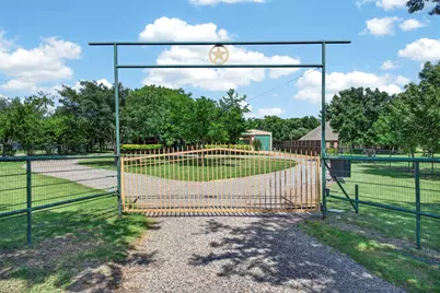 2270 Mitchell Road, Krum, TX 76249 - Photo 24