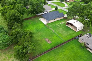 1004 E Main St, Tioga, TX 76271 - Photo 30