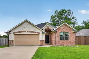1004 E Main St, Tioga, TX 76271 - Photo 1
