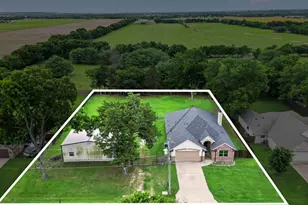 1004 E Main St, Tioga, TX 76271 - Photo 2