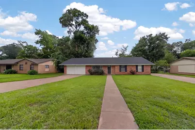813 E Clinton Avenue, Athens, TX 75751 - Photo 2