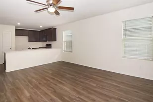 1106 Lady Bird St, Ennis, TX 75119 - Photo 4