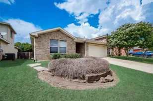 1629 Thornhill Ln, Little Elm, TX 75068 - Photo 2