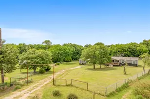 514 Blue Sky Ct, Springtown, TX 76082 - Photo 2