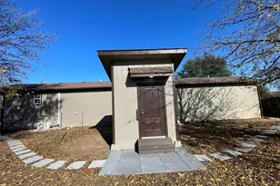 110 Crockett St, Valley View, TX 76272 - Photo 10