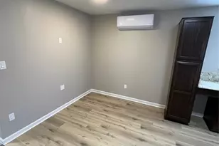 110 Crockett St, Valley View, TX 76272 - Photo 4