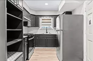 3807 Falls Dr, Dallas, TX 75211 - Photo 10