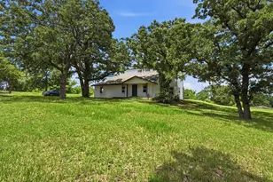 1225 Shannon Dr, Cleburne, TX 76031 - Photo 2
