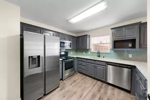 324 N Tolbert Ave, Sherman, TX 75092 - Photo 10