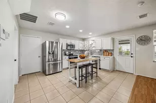 329 Daisy Ln, Burleson, TX 76028 - Photo 6