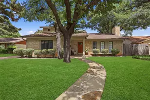 1605 Celeste Ct, Arlington, TX 76012 - Photo 2