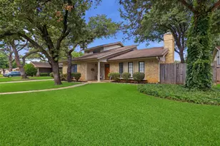 1605 Celeste Ct, Arlington, TX 76012 - Photo 4