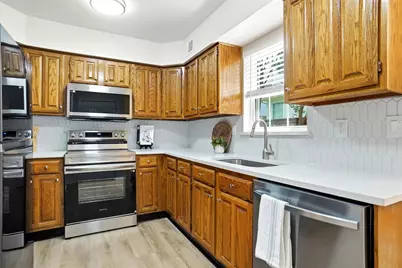 300 Lamesa Court, Irving, TX 75063 - Photo 6