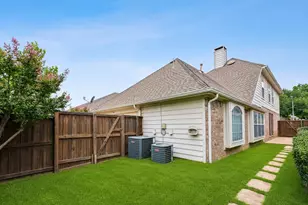 400 Moss Hill Rd, Irving, TX 75063 - Photo 24