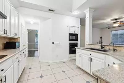 400 Moss Hill Road, Irving, TX 75063 - Photo 10