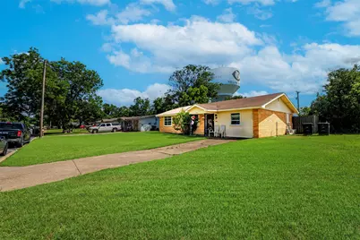1809 Virginia Place, Cleburne, TX 76033 - Photo 2