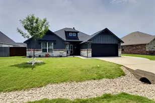 4015 Gallivant Dr, Granbury, TX 76049 - Photo 1