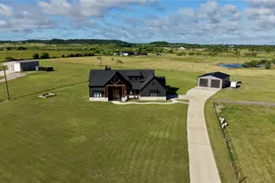 170 Dollie Rd, Grandview, TX 76064 - Photo 2