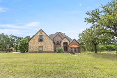 108 Oak Creek Drive, Springtown, TX 76082 - Photo 2