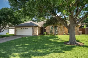 2926 Cripple Creek Trail, Grapevine, TX 76051 - Photo 2