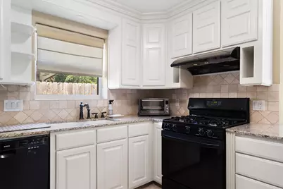 2926 Cripple Creek Trail, Grapevine, TX 76051 - Photo 12
