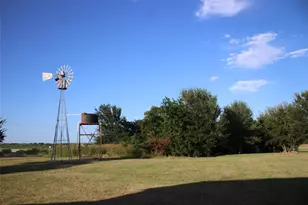 837 Beach Rd, Bowie, TX 76230 - Photo 6