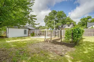 322 W Russell St, Weatherford, TX 76086 - Photo 30