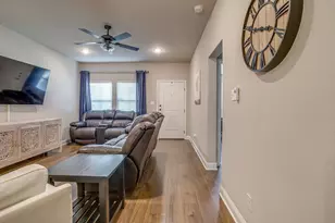 464 Pine St, Burleson, TX 76028 - Photo 4