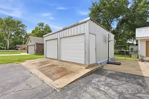 308 W 1st St, Springtown, TX 76082 - Photo 6