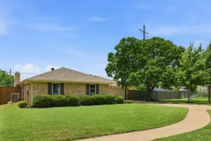 2915 Post Oak Ct, Bedford, TX 76021 - Photo 2