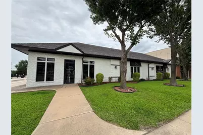 820 N Zang Boulevard #120, Dallas, TX 75208 - Photo 2