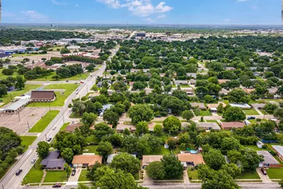 1325 Royal Oaks Drive, Waco, TX 76710 - Photo 32