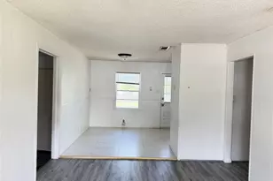 1109 E Inwood Dr, Arlington, TX 76010 - Photo 4