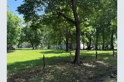 401 Paris Street, Pecan Gap, TX 75469 - Photo 2