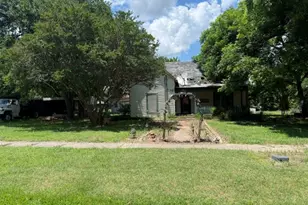 401 Paris St, Pecan Gap, TX 75469 - Photo 4