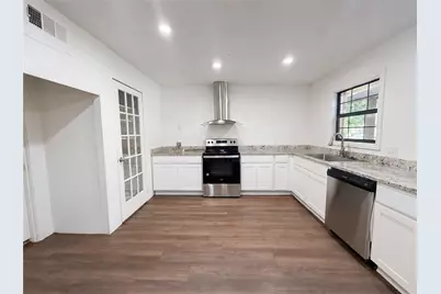 137 S Valera Court, Fort Worth, TX 76134 - Photo 4