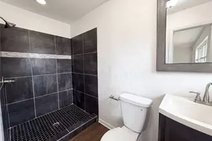137 S Valera Ct, Fort Worth, TX 76134 - Photo 12