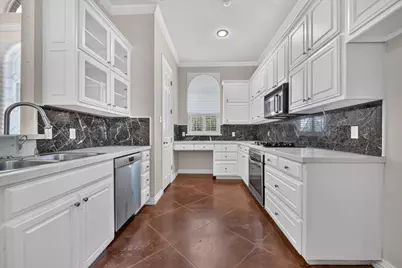 5027 Pershing Avenue, Fort Worth, TX 76107 - Photo 10