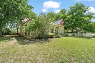 320 E Franklin St, Hillsboro, TX 76645 - Photo 4