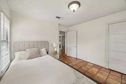 4821 Calmont Avenue, Fort Worth, TX 76107 - Photo 12