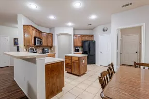 7234 Summit Parc Dr, Dallas, TX 75249 - Photo 6