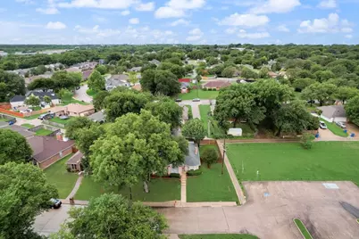 425 Alpine Drive, DeSoto, TX 75115 - Photo 2