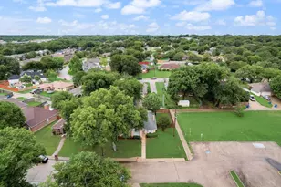 425 Alpine Dr, DeSoto, TX 75115 - Photo 2