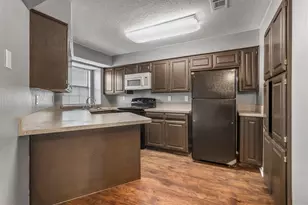 814 Custer St, Arlington, TX 76014 - Photo 4