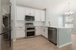 517 Lowery Oaks Trl, Fort Worth, TX 76120 - Photo 8