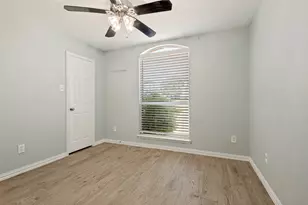 517 Lowery Oaks Trl, Fort Worth, TX 76120 - Photo 10